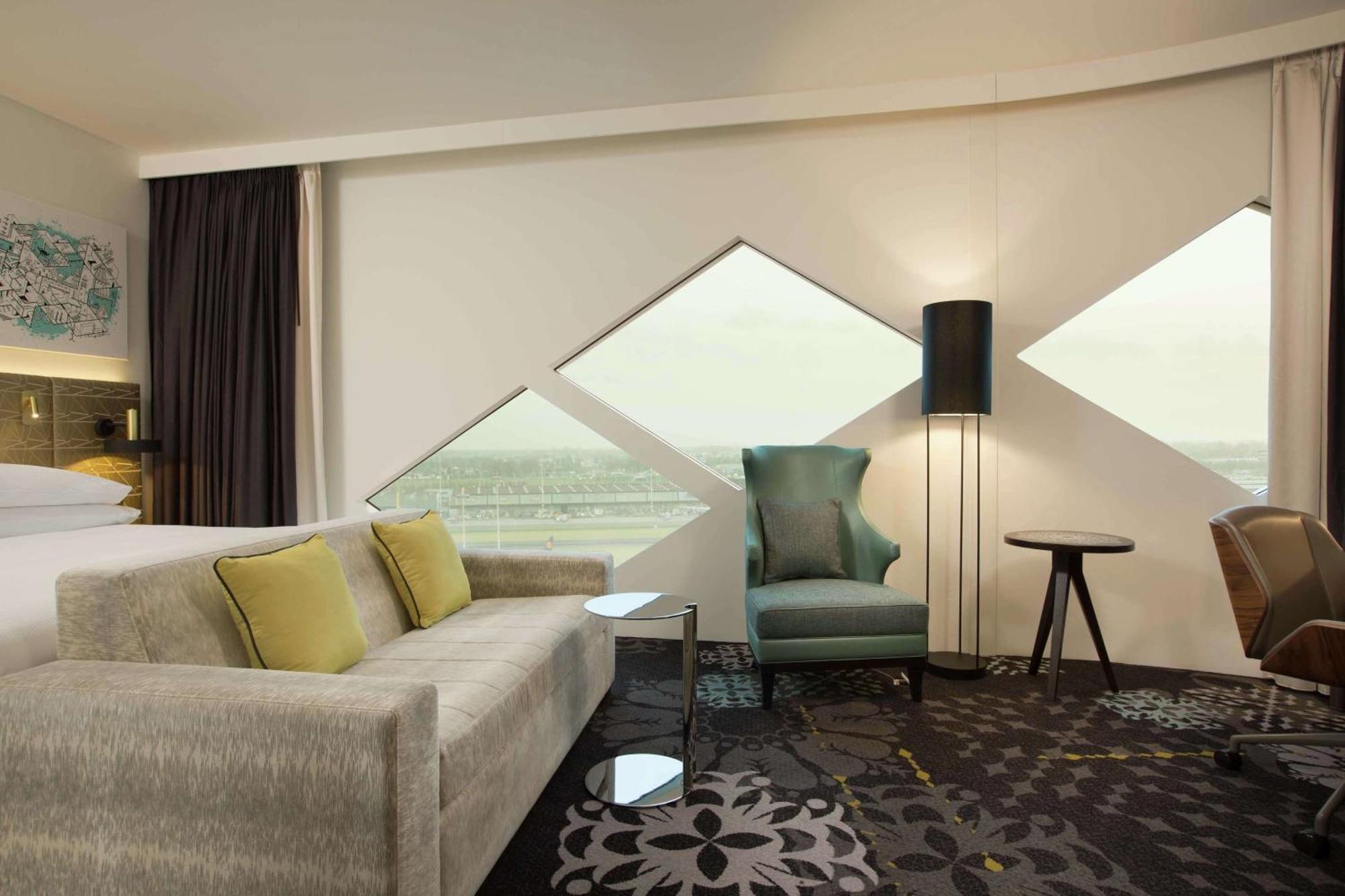 Executive Corner King Room Lounge Access