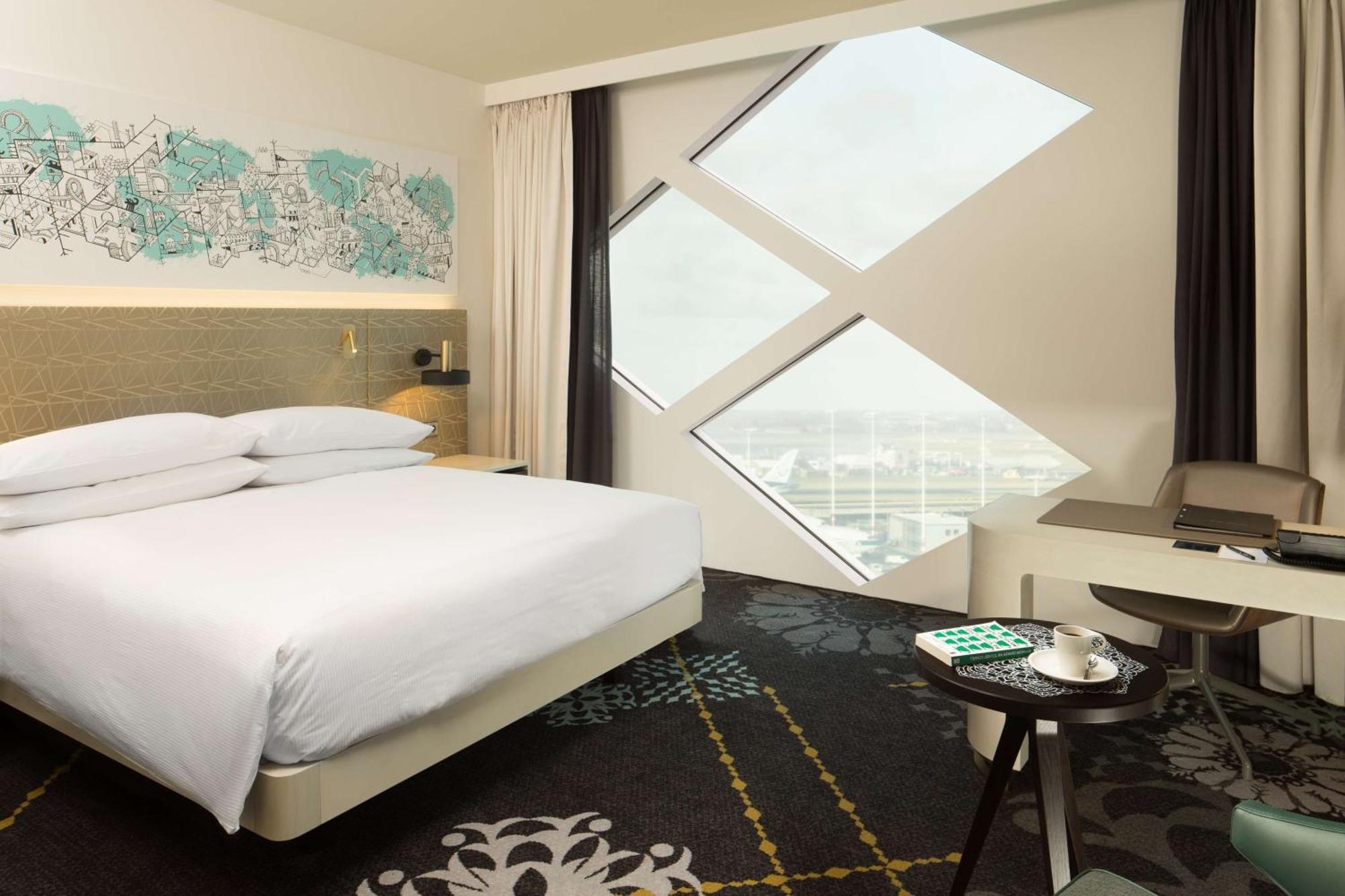 Executive King Room Lounge Access